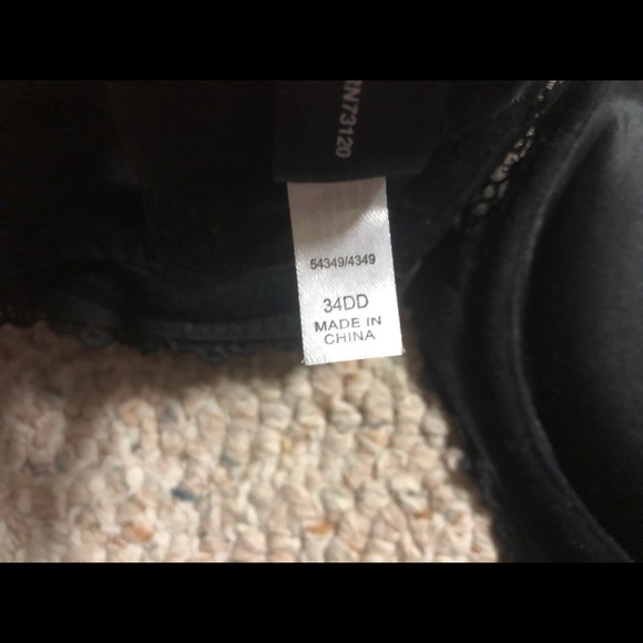 34 DD black lace bra - Picture 2 of 3